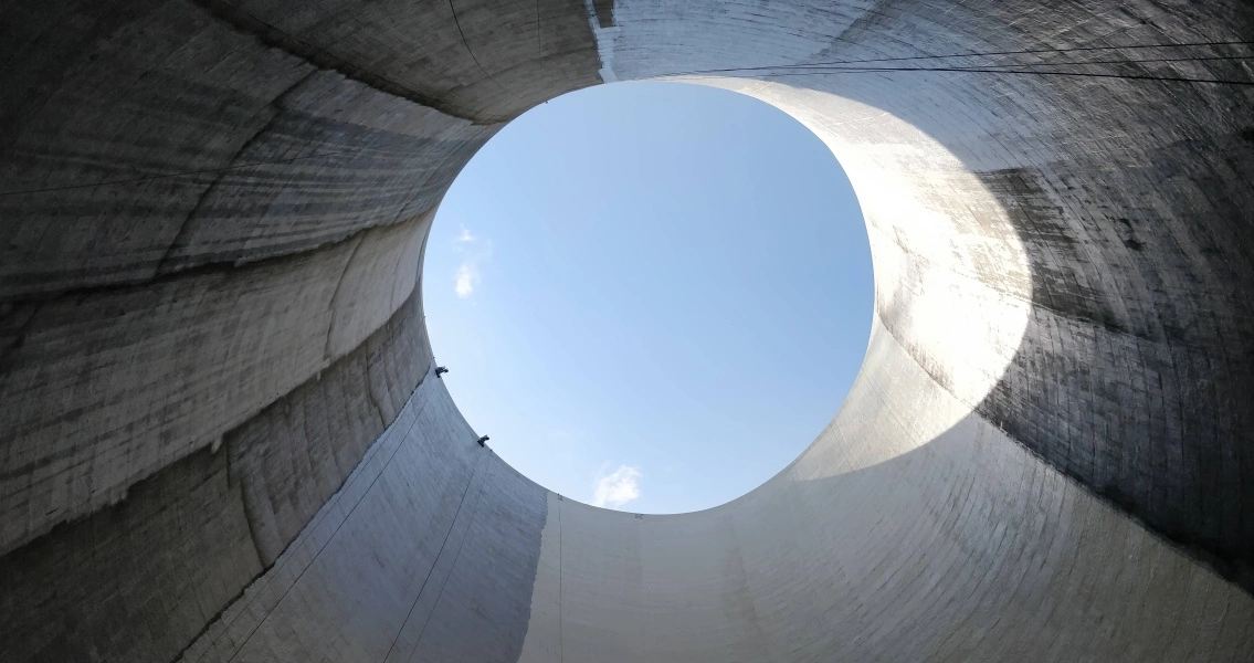 Subsequent coating of the inner shells in cooling tower 3.